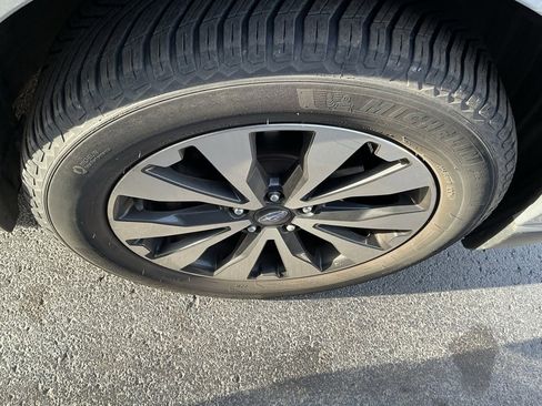 Used 2017 Subaru Outback 2.5i Limited w/ Popular Package #5 image 11