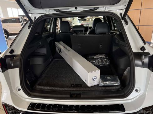 New 2026 Volkswagen Tiguan SE R-Line image 12