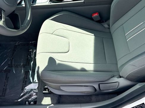 Certified 2025 Hyundai Elantra SEL FWD image 19