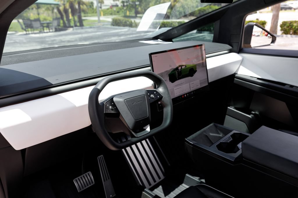 Used 2024 Tesla Cybertruck AWD Crew Cab image 9