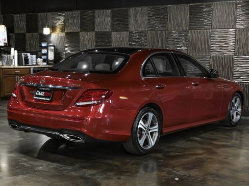 Used 2019 Mercedes-Benz E 300 4MATIC image 10