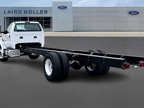 New 2026 Ford F650 2WD Regular Cab Super Duty image 3