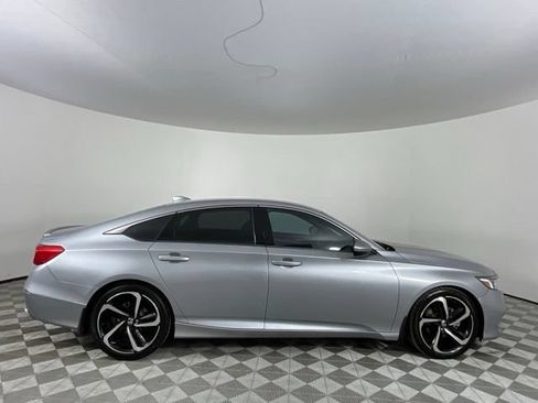 Used 2018 Honda Accord Sport image 2
