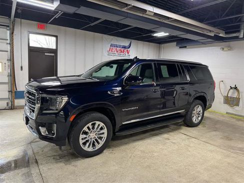 Used 2022 GMC Yukon XL SLT w/ SLT Premium Package AWD/4WD image 1