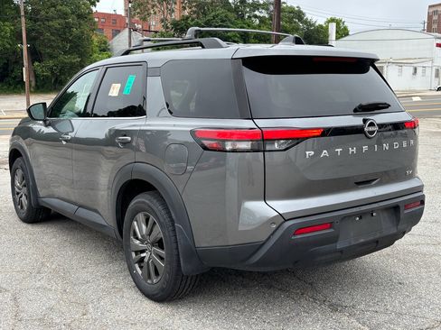 Used 2024 Nissan Pathfinder SV w/ SV Premium Package FWD image 3