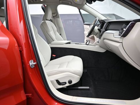 Used 2024 Volvo XC60 B5 Plus AWD/4WD image 20