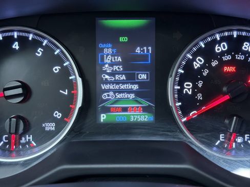 Certified 2022 Toyota RAV4 LE AWD/4WD image 24