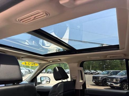 Used 2024 Ford Expedition XLT AWD/4WD image 12