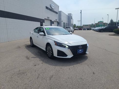 Used 2023 Nissan Altima 2.5 SV AWD/4WD image 9