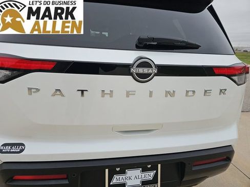 Used 2025 Nissan Pathfinder SV FWD image 31