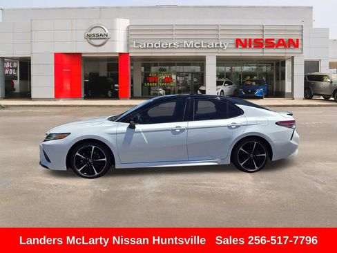Used 2019 Toyota Camry XSE FWD image 8