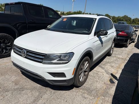Used 2018 Volkswagen Tiguan SE w/ 3rd Row Seat Package AWD/4WD image 3