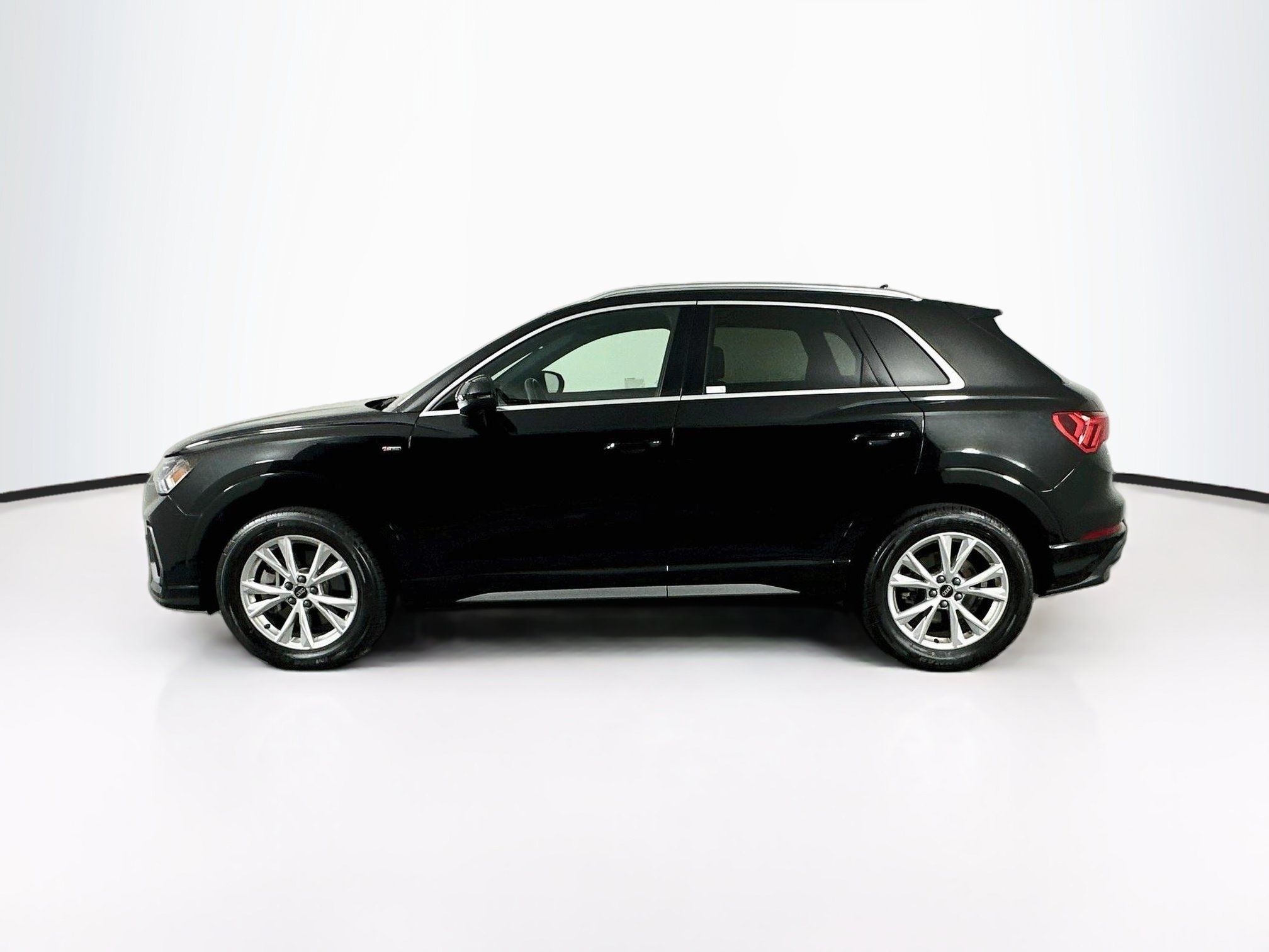 Used 2025 Audi Q3 2.0T Premium AWD/4WD image 4