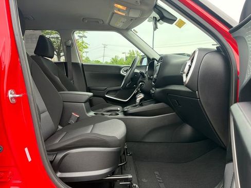 Used 2025 Kia Soul LX w/ LX Technology Package FWD image 16