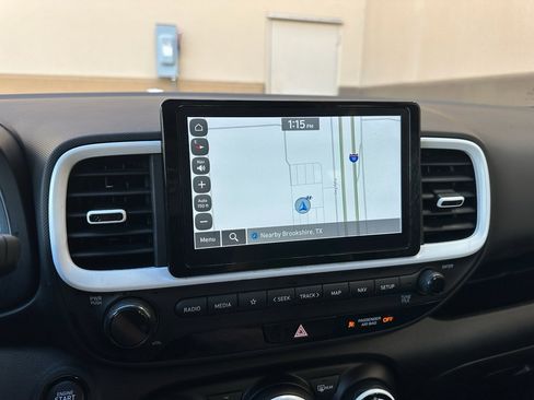 Used 2025 Hyundai Venue Limited image 19