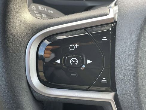 Used 2025 Volvo XC90 B5 Plus image 11