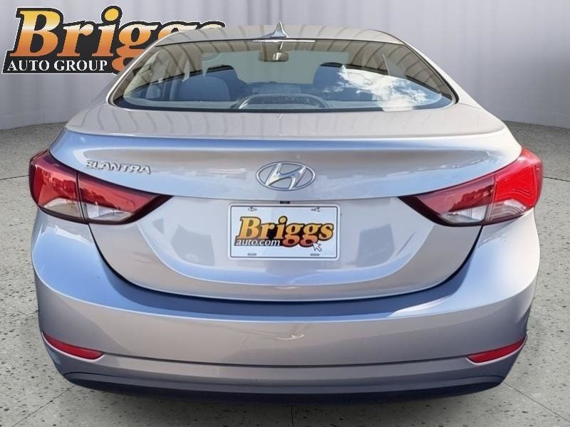Used 2015 Hyundai Elantra SE w/ Option Group 02 FWD image 4
