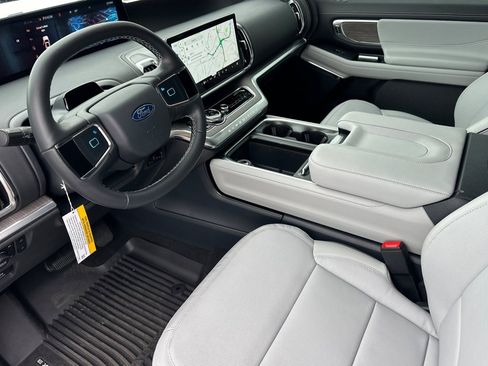 New 2026 Ford Expedition Max Platinum w/ Platinum Ultimate Package AWD/4WD image 9