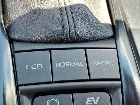 Used 2025 Toyota Camry SE FWD image 22