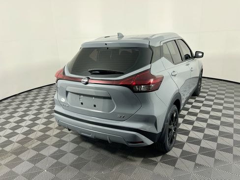 Used 2022 Nissan Kicks SV image 3
