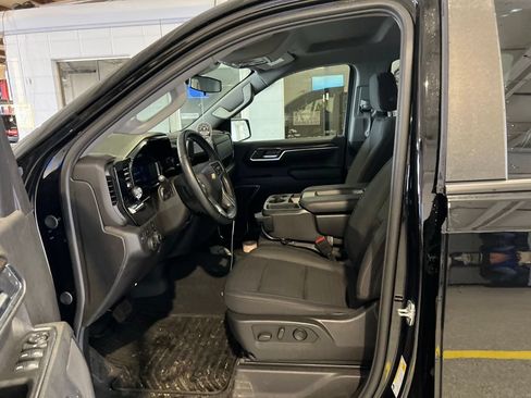 Used 2025 Chevrolet Silverado 1500 LT AWD/4WD image 5