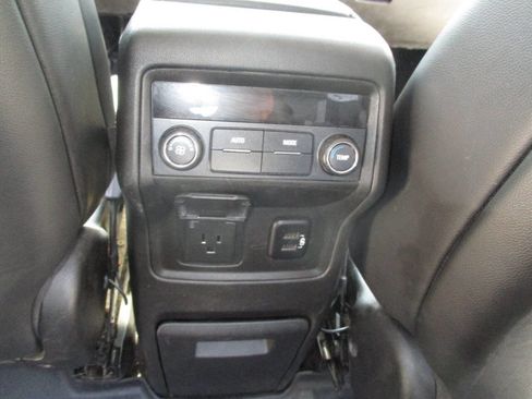 Used 2018 GMC Acadia SLT AWD/4WD image 28