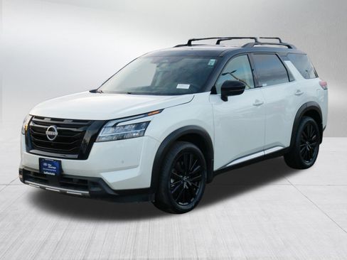 Used 2023 Nissan Pathfinder Platinum image 3
