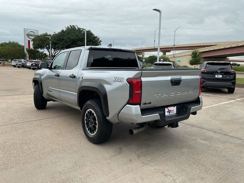 Used 2025 Toyota Tacoma TRD Off-Road AWD/4WD image 7