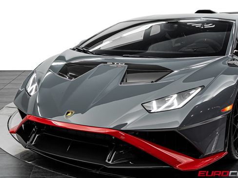 Used 2023 Lamborghini Huracan STO RWD image 9