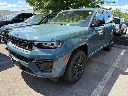 New 2026 Jeep Grand Cherokee Limited AWD/4WD image 4