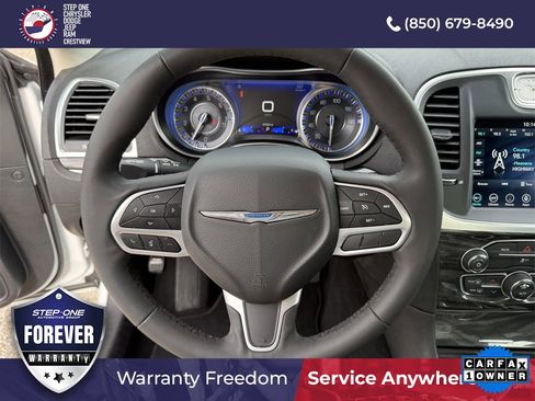 Used 2022 Chrysler 300 Touring image 25