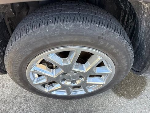 Used 2021 Jeep Renegade Latitude w/ Sun & Sound Group FWD image 2