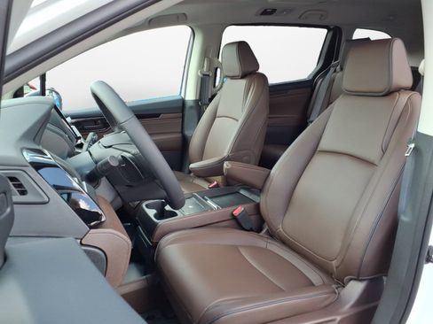New 2026 Honda Odyssey Touring image 7