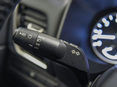 Used 2023 Nissan Rogue SL w/ SL Premium Package image 25