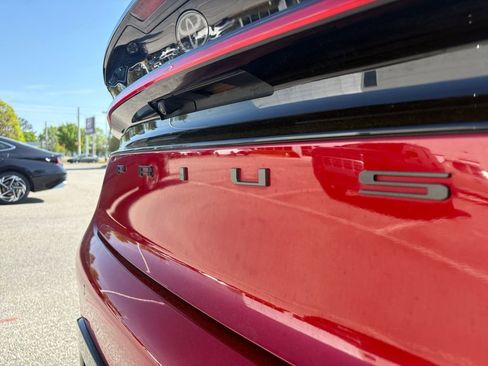 Used 2025 Toyota Prius XLE image 9