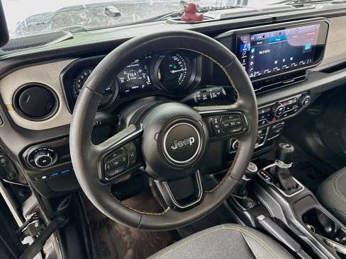 Used 2024 Jeep Wrangler Unlimited w/ Convenience Group AWD/4WD image 22