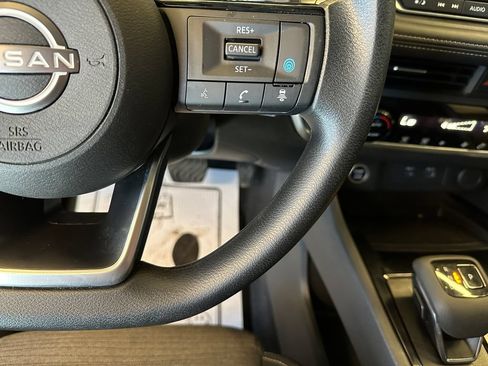 Used 2023 Nissan Rogue SV AWD/4WD image 12