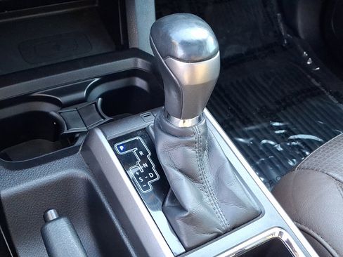 Used 2016 Toyota Tacoma Limited image 15