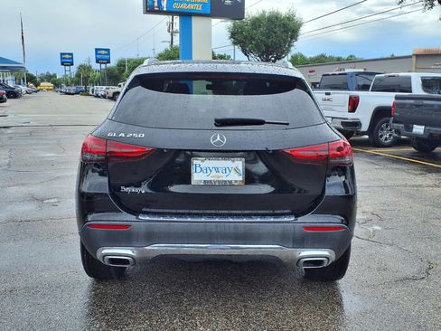 Used 2023 Mercedes-Benz GLA 250 w/ Premium Package image 22