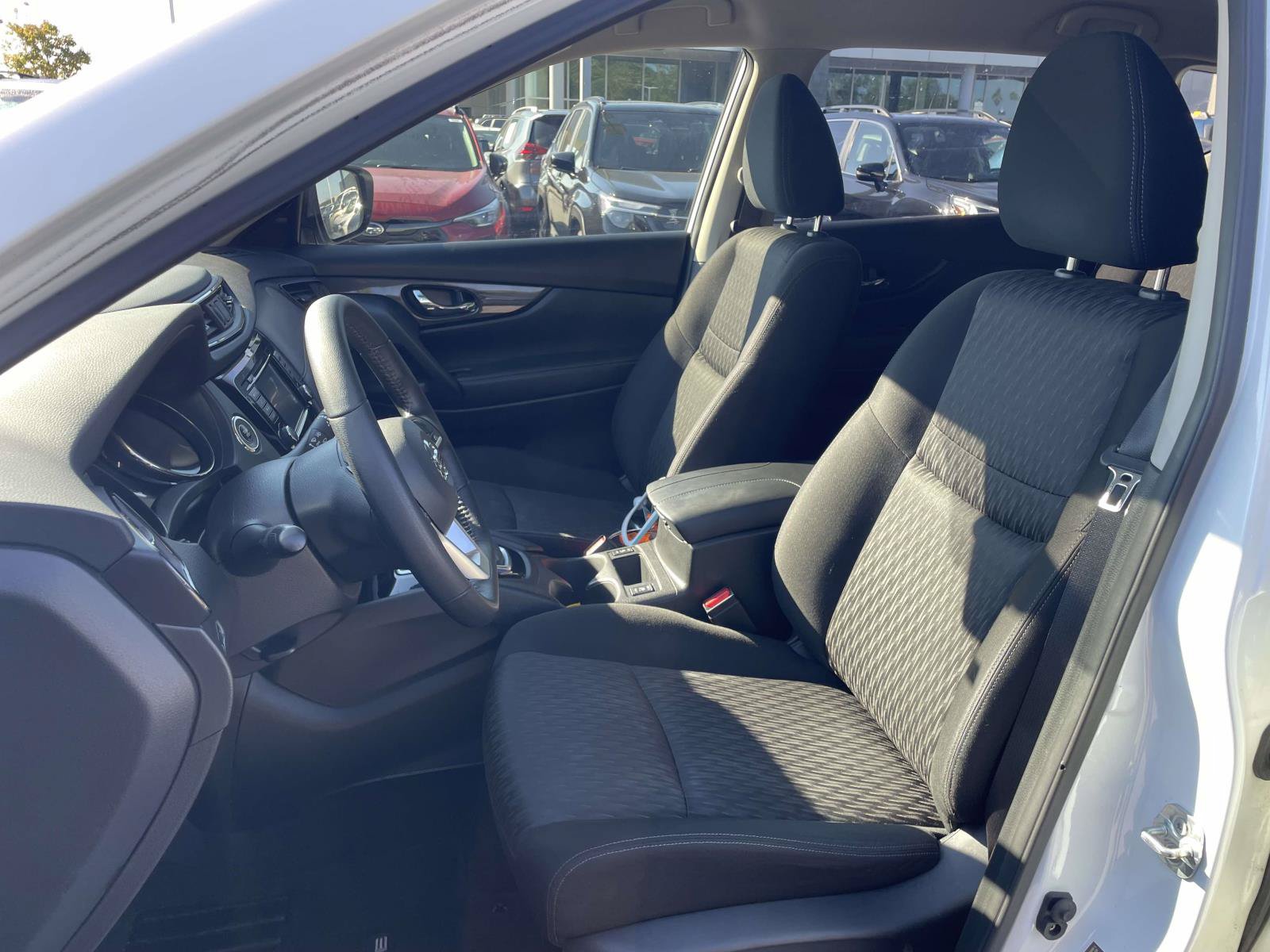 Used 2020 Nissan Rogue SV FWD image 8