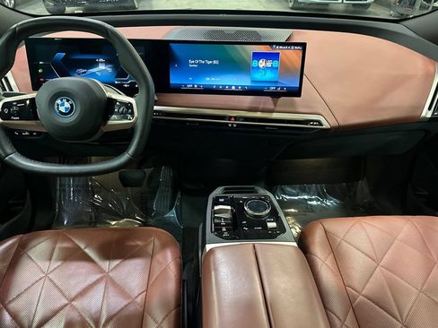 Used 2024 BMW iX xDrive50 w/ Premium Package AWD/4WD image 15