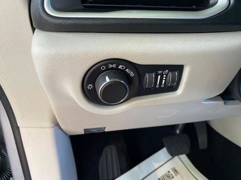 Used 2019 Chrysler Pacifica LX w/ Tire & Wheel Group FWD image 54