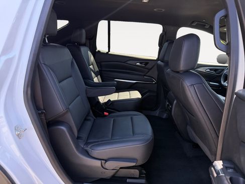 Used 2025 Chevrolet Traverse LT FWD image 18