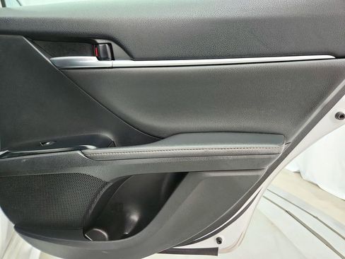 Used 2019 Toyota Camry XLE FWD image 30