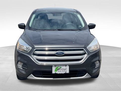 Used 2017 Ford Escape SE FWD image 2