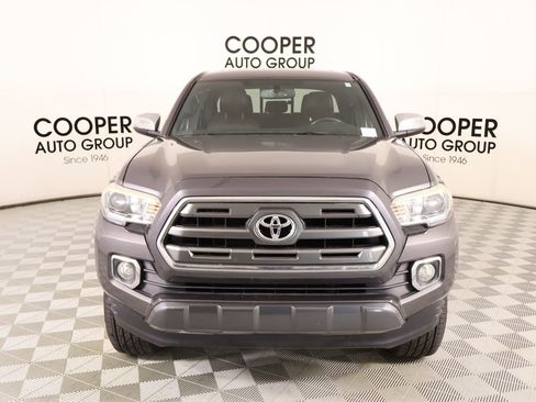 Used 2016 Toyota Tacoma Limited w/ Towing Package image 10