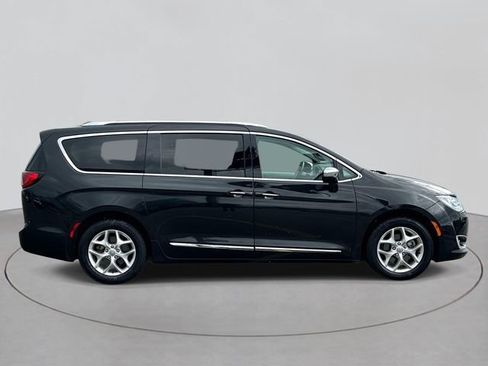 Used 2020 Chrysler Pacifica Limited image 4