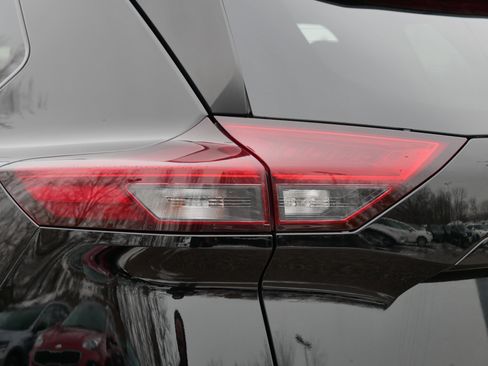 Certified 2023 Nissan Rogue SV image 17