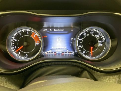 Used 2019 Jeep Cherokee Limited AWD/4WD image 2