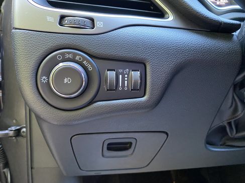 Used 2021 Jeep Cherokee Latitude Plus w/ Sun & Sound Group FWD image 18